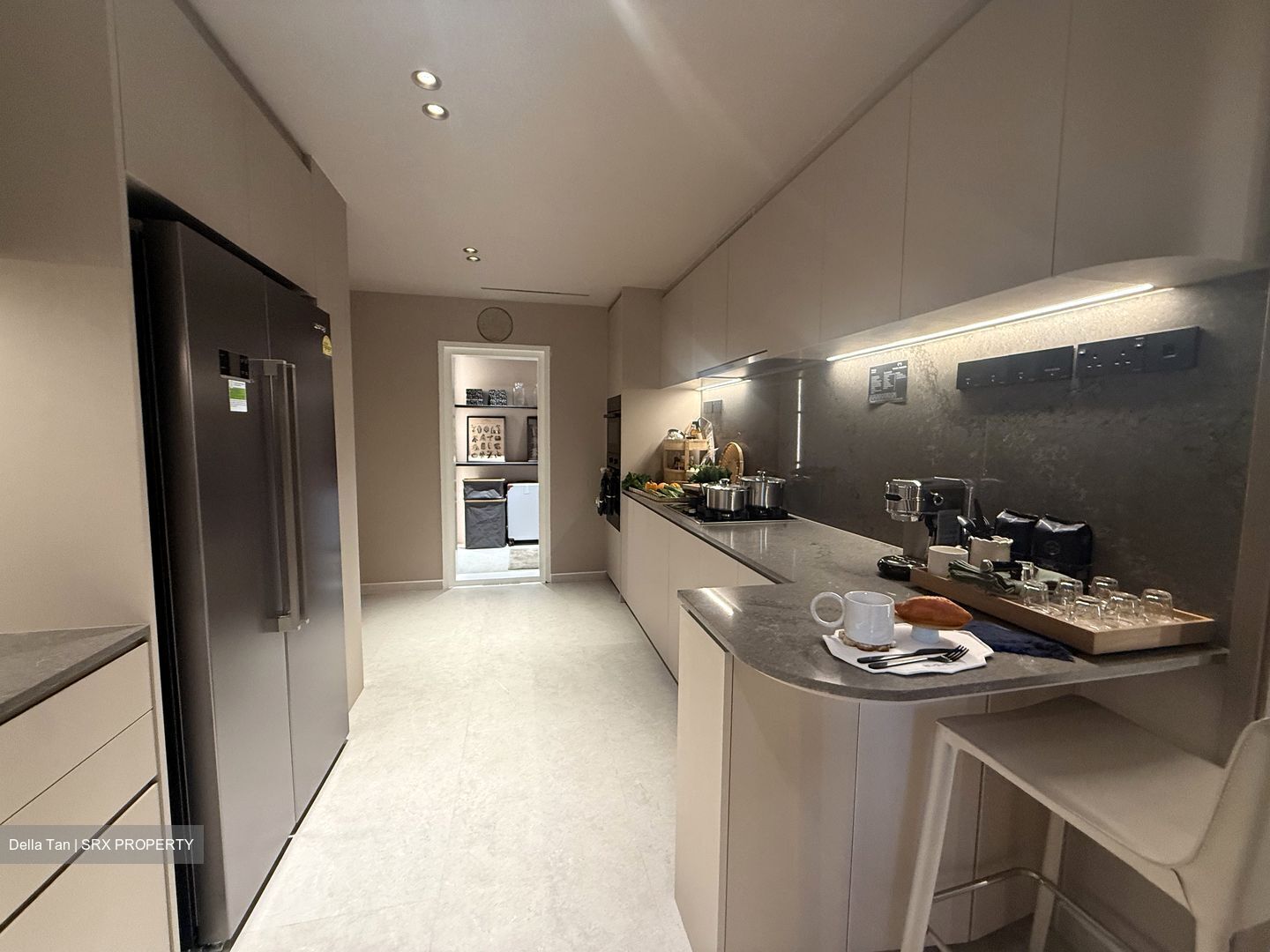 River Modern (D9), Apartment #528372441